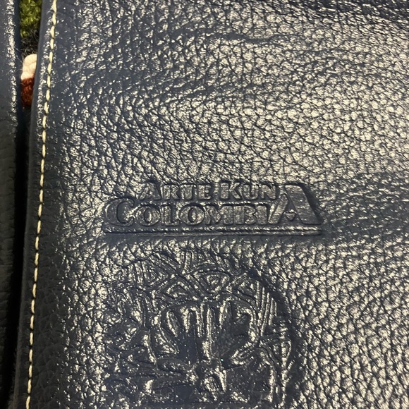 Arte Kuna Columbia Crossbody - Picture 2 of 6